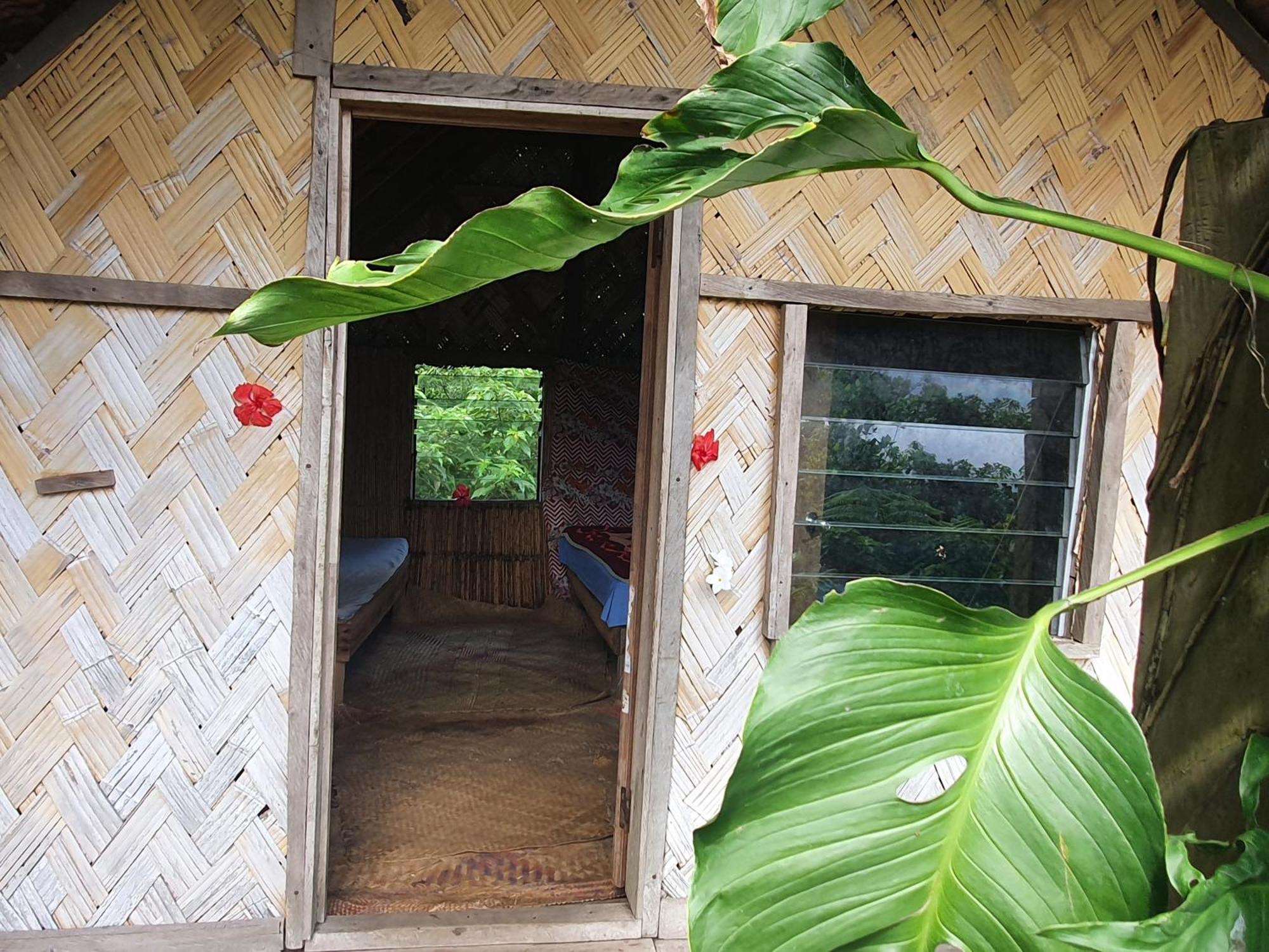 Island Paradise Bungalows Lenkuru 外观 照片